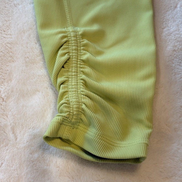 Wilo The Label Lime Green Ruched Bottom Capri Leggings 45348 - Picture 4 of 10